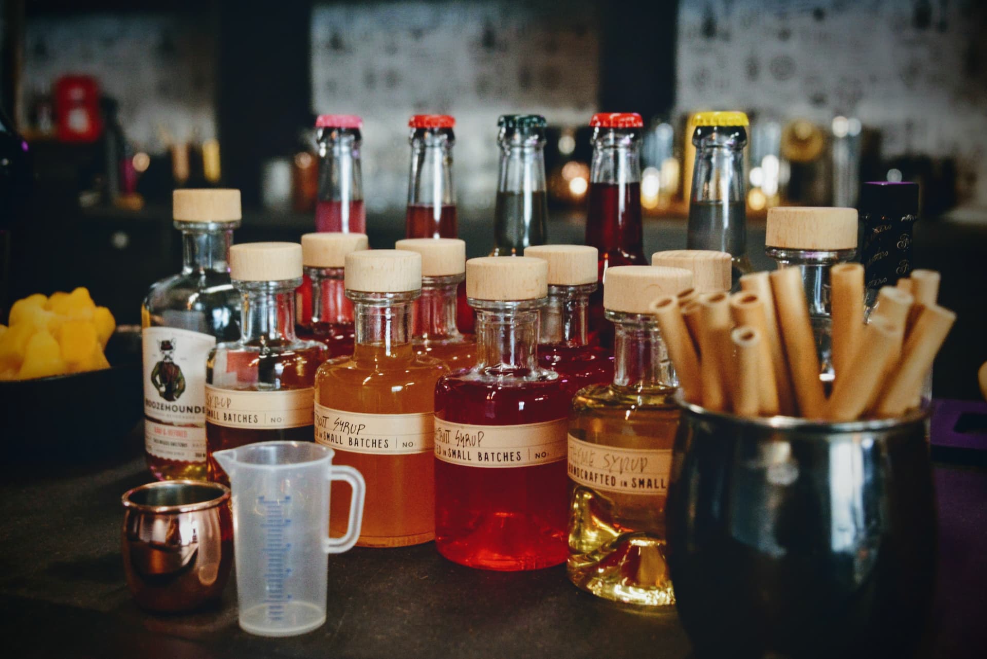 Flesjes met huisgemaakte siropen en blends